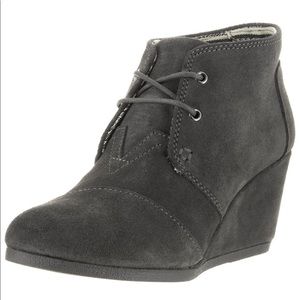 EUC. TOMS only worn once Grey suede boots